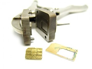 SIM pincer for SIM cards